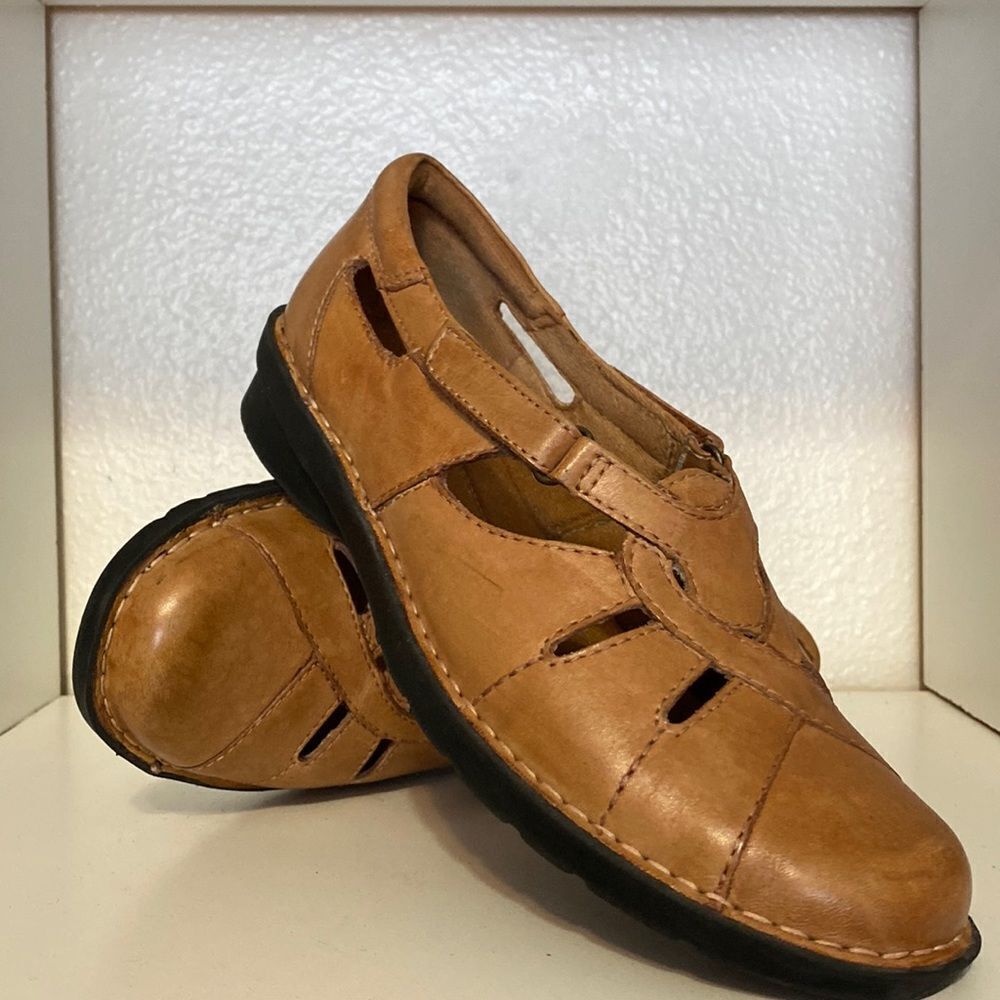 Clarks Bendables Womens Tan Leather Comfort Loafers